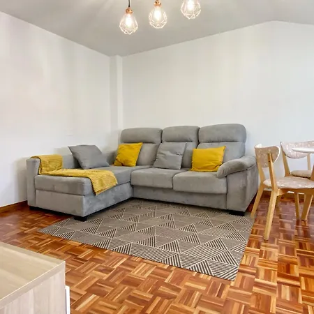 Flat Overlooking The Park 1km To Plaza Pontevedra Lägenhet